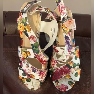 Floral size 7.5 heels